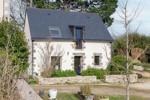Exterior - Holiday Home 'Le Penty - Proche Plages Et Centre' with Private Terrace, Shared Garden and Wi-Fi (Concarneau)