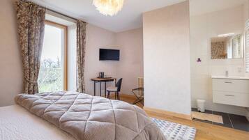 1 chambre, fer et planche Ă repasser, Wi-Fi gratuit, draps fournis