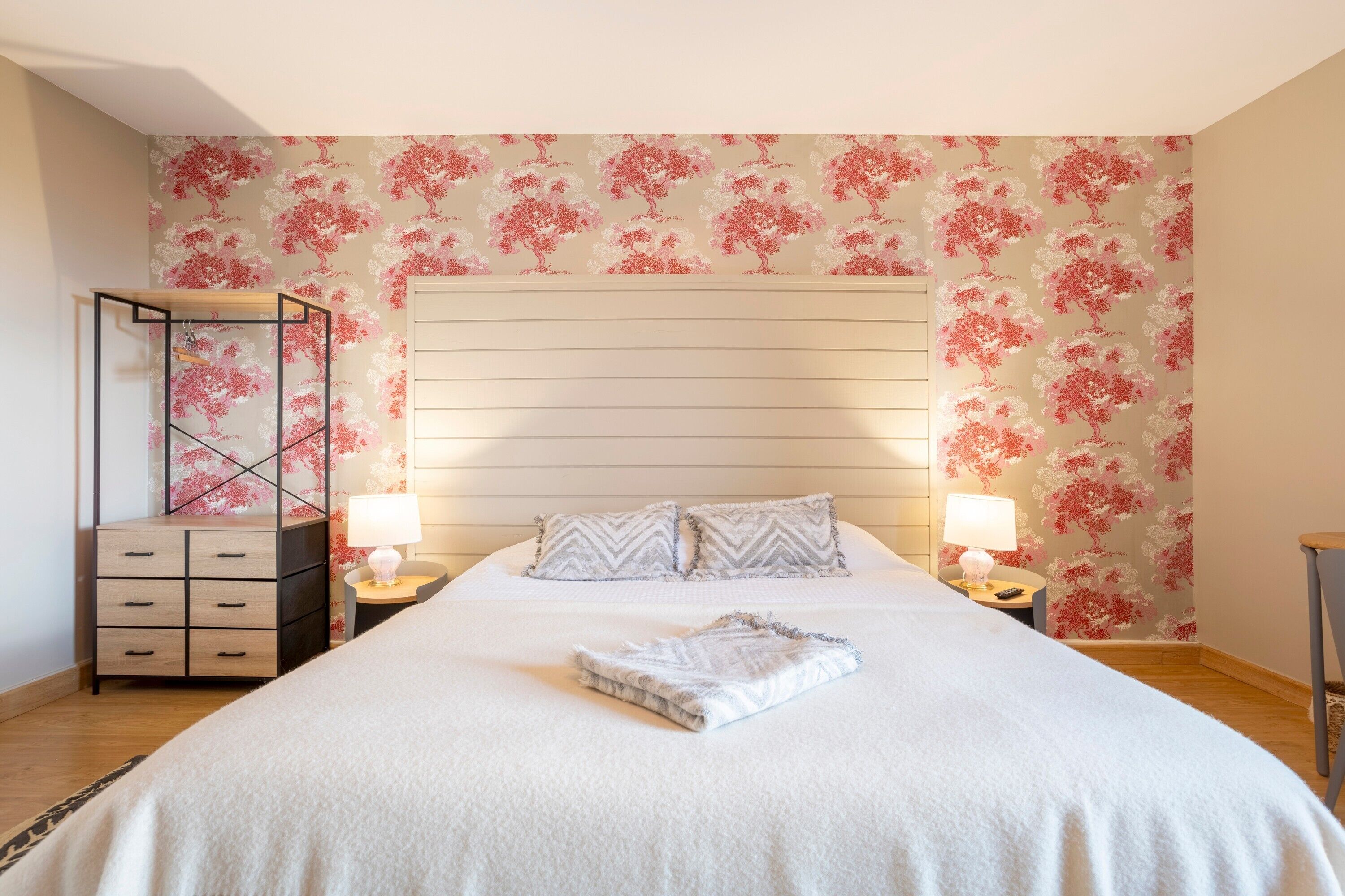 2 bedrooms, iron/ironing board, free WiFi, bed sheets