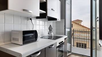 KylskÄp, mikrovÄgsugn, ugn och spishÀll