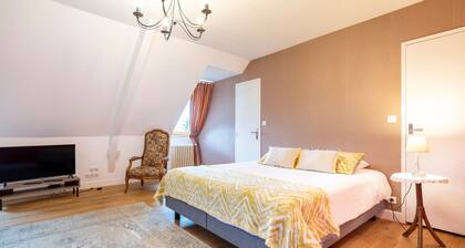 Suite „Appartement Ninon de Lenclos“ mit gemeinsamer Terrasse, Garten und WLAN