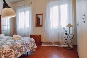 2 slaapkamers, een strijkplank/strijkijzer, gratis wifi, beddengoed