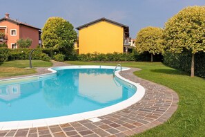 Pool - Holiday Apartment 'Casa Vacanze Da Ricky' with Shared Pool, Wi-Fi and Air Conditioning (Peschiera)