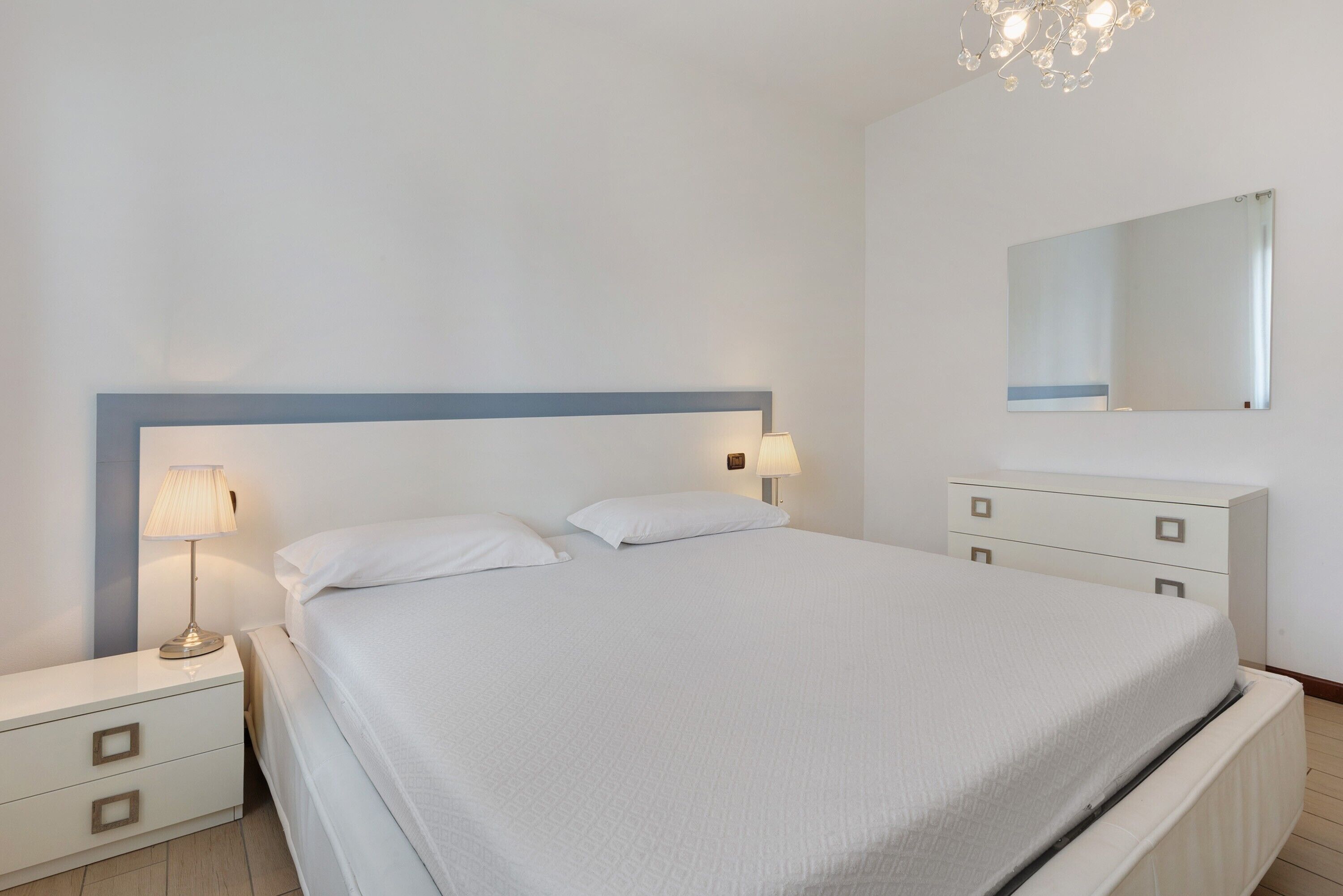 2 slaapkamers, een strijkplank/strijkijzer, gratis wifi, beddengoed