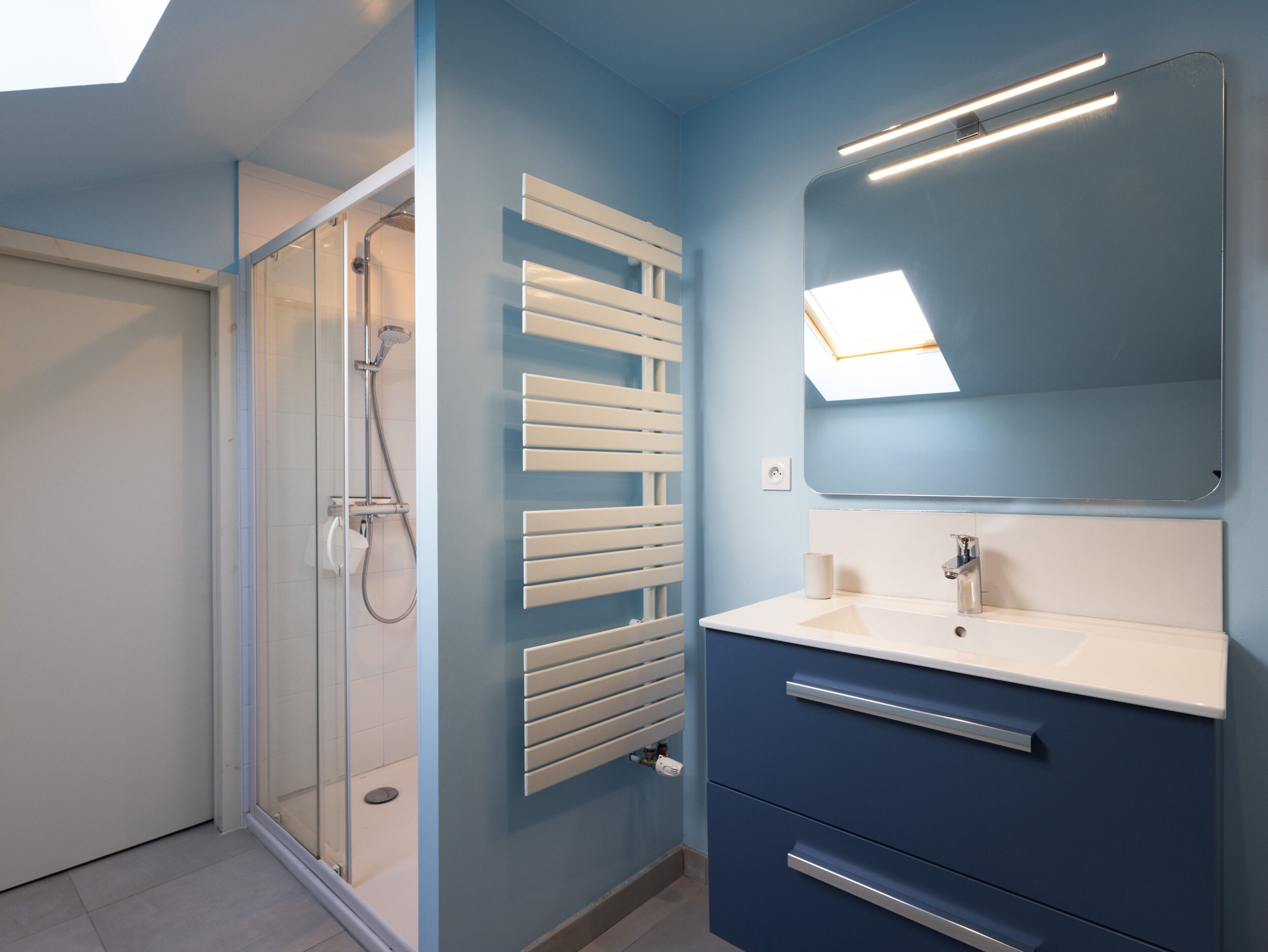 Ducha, secador de pelo, toallas