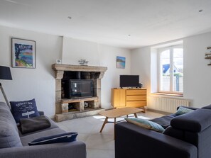 TV, fireplace, DVD player, ping pong