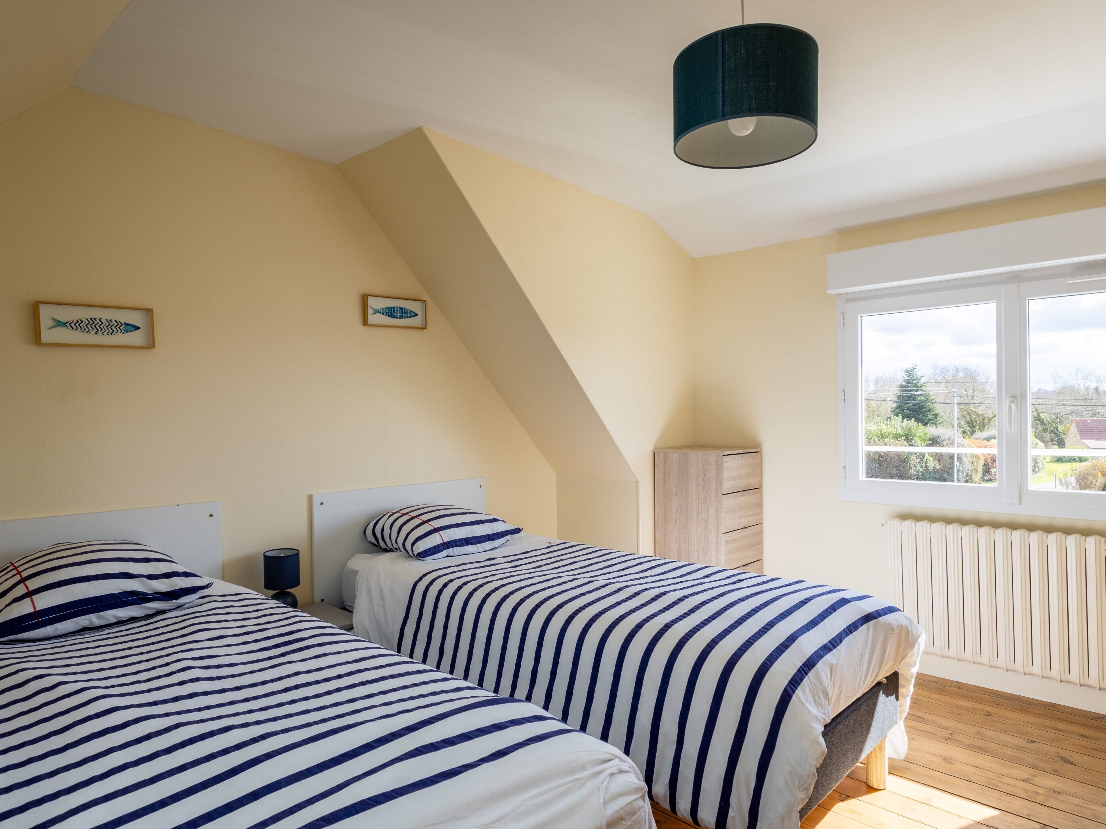 2 habitaciones, tabla de planchar con plancha y wifi gratis 