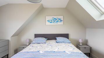 2 slaapkamers, een strijkplank/strijkijzer, gratis wifi, beddengoed