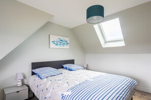 2 bedrooms, iron/ironing board, free WiFi, bed sheets