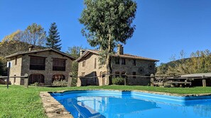 Pool - Apartment 'Mas El Carrer - Blau' with Shared Pool, Shared Garden and Wi-Fi (Santa Pau)