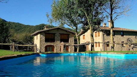 Pool. Apartment 'Mas El Carrer - Verd' with Shared Pool, Shared Garden and Wi-Fi