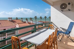 Outdoor dining - Apartment 'Vau Nest' with Sea View, Wi-Fi and Air Conditioning (Portimão)