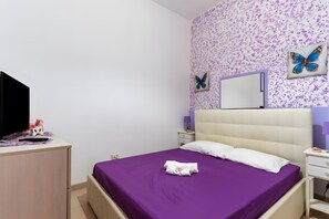 3 bedrooms, bed sheets