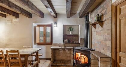 Country House 'Subiraneta' with Mountain View, Private Pool and Wi-Fi