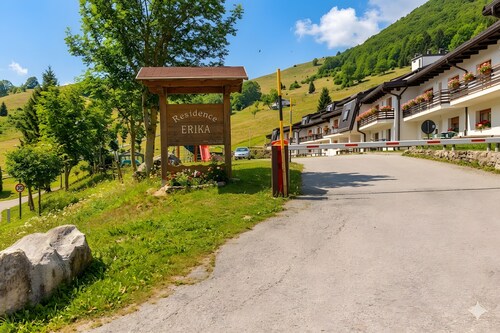 San Valentino Lodge: Panoramic Mountain Views, Nature & Covered Parking