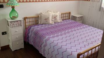 2 Schlafzimmer, BĂŒgeleisen/BĂŒgelbrett, kostenloses WLAN, BettwĂ€sche