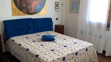 2 makuuhuonetta, silitysrauta/-lauta, ilmainen Wi-Fi, vuodevaatteet