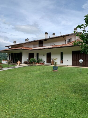 Villa 'Casa Di Eli E Matte' avec vue sur les montagnes, jardin privé et Wi-Fi