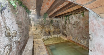 Chalet 'Can Pavet' with Mountain View, Private Pool and Wi-Fi