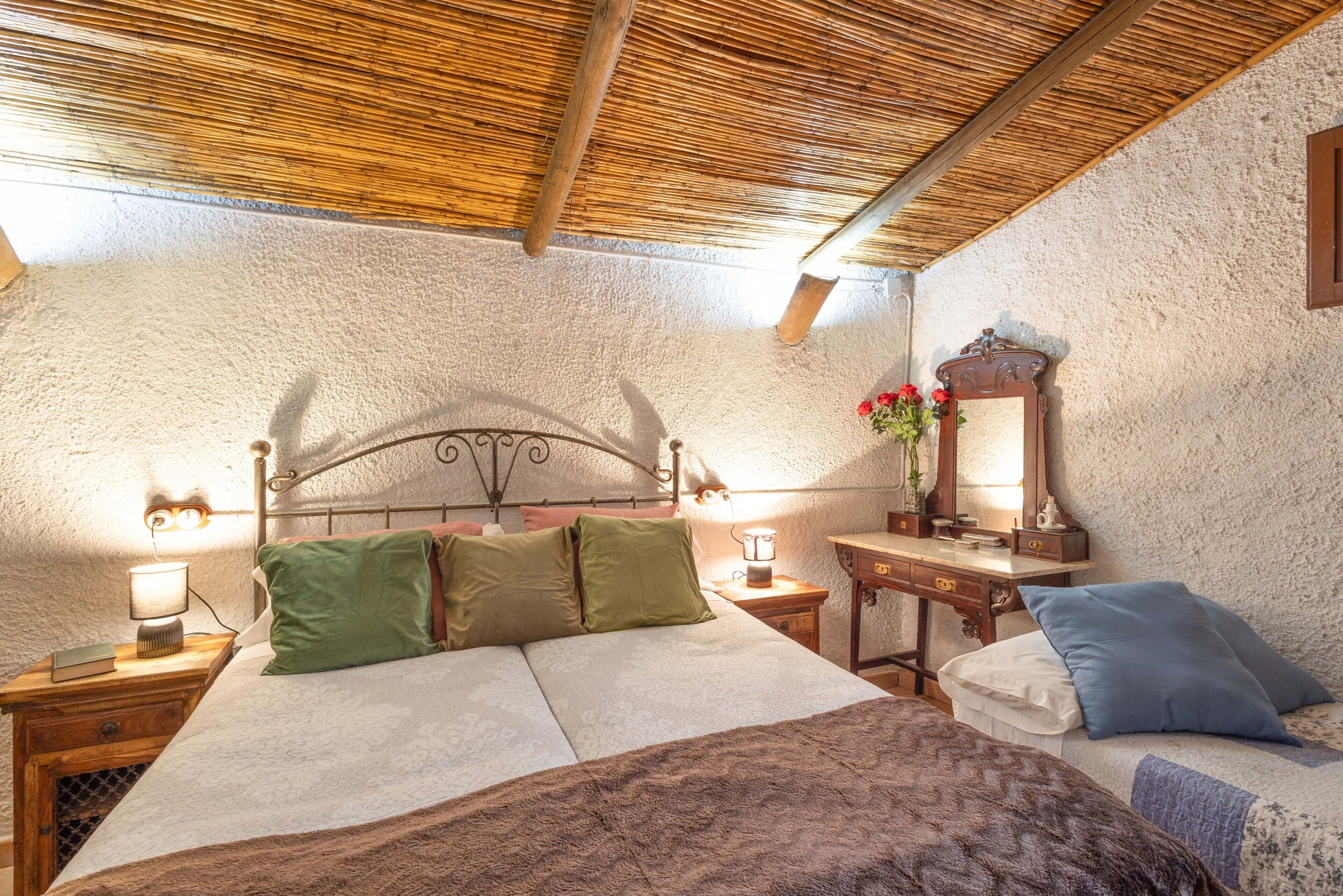 4 quartos, Wi-Fi de cortesia, roupa de cama