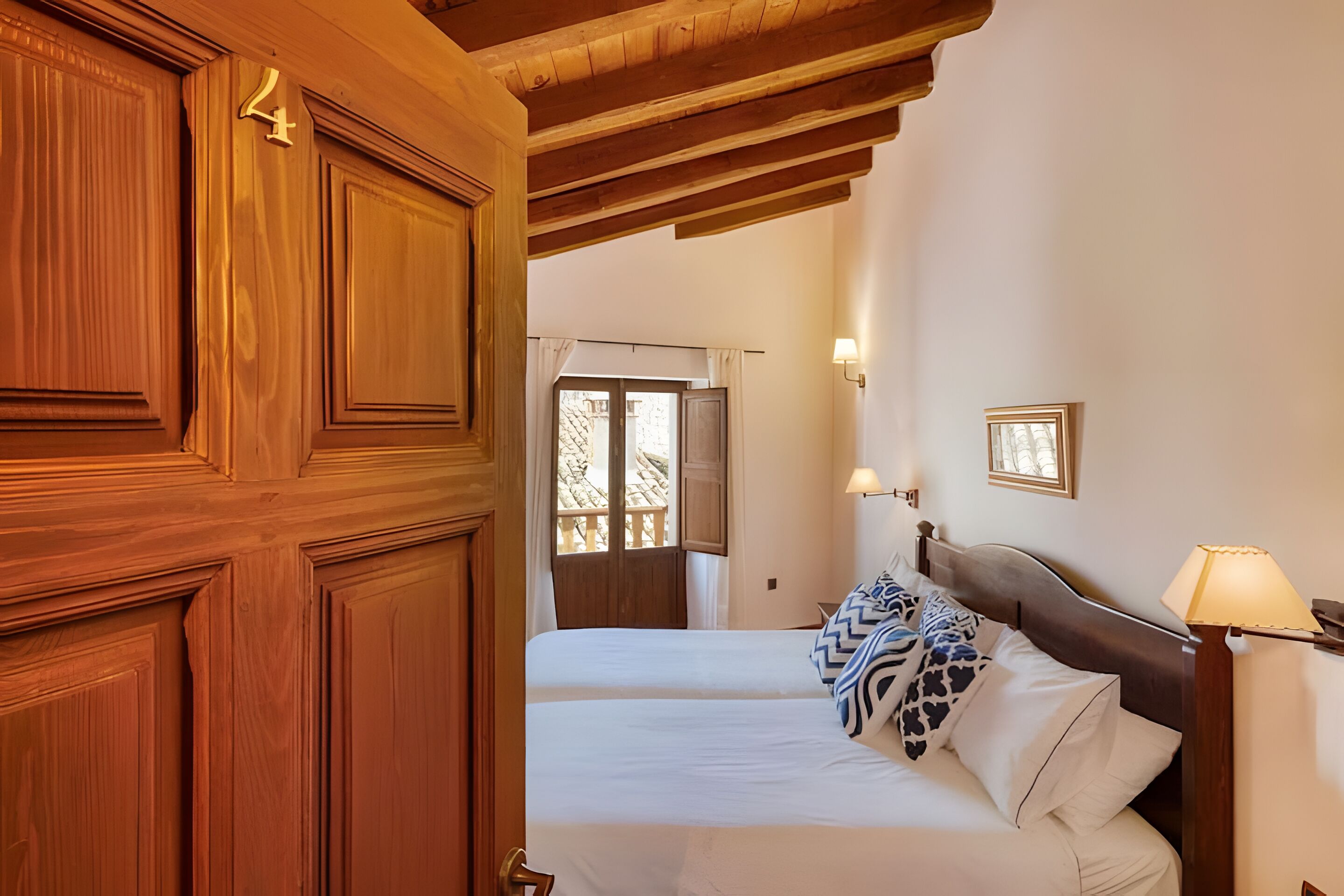 5 slaapkamers, een strijkplank/strijkijzer, gratis wifi, beddengoed