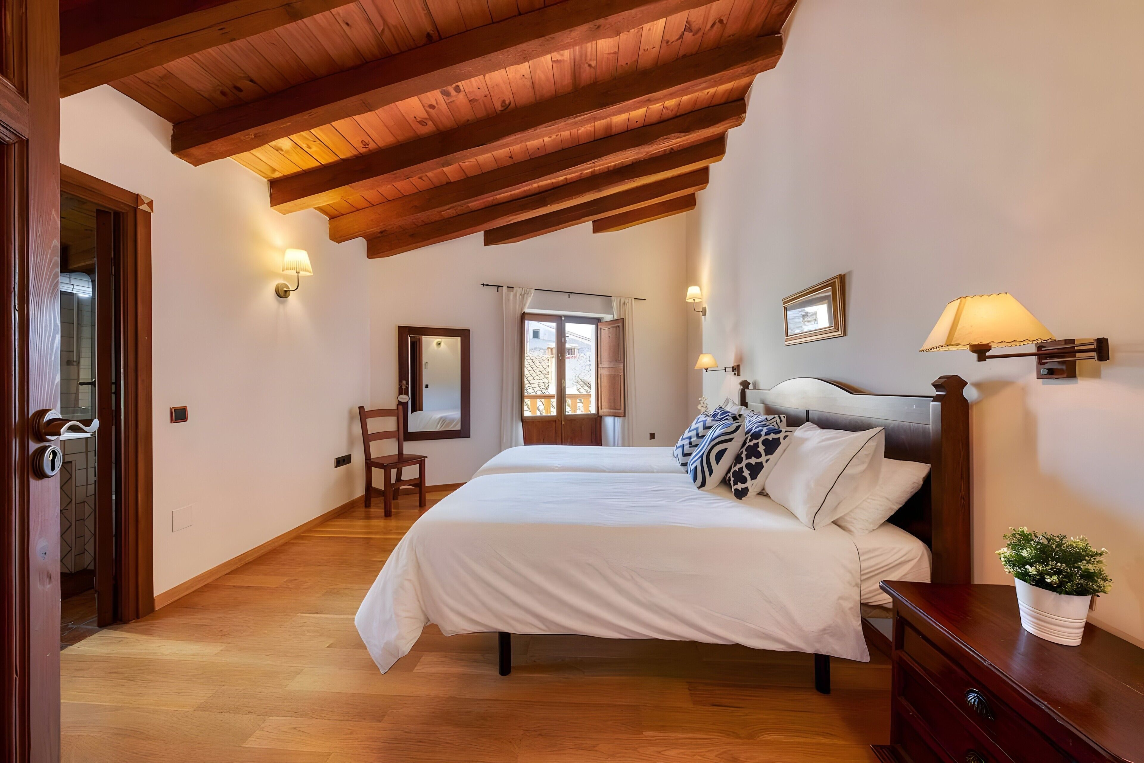 5 habitaciones, tabla de planchar con plancha y wifi gratis 