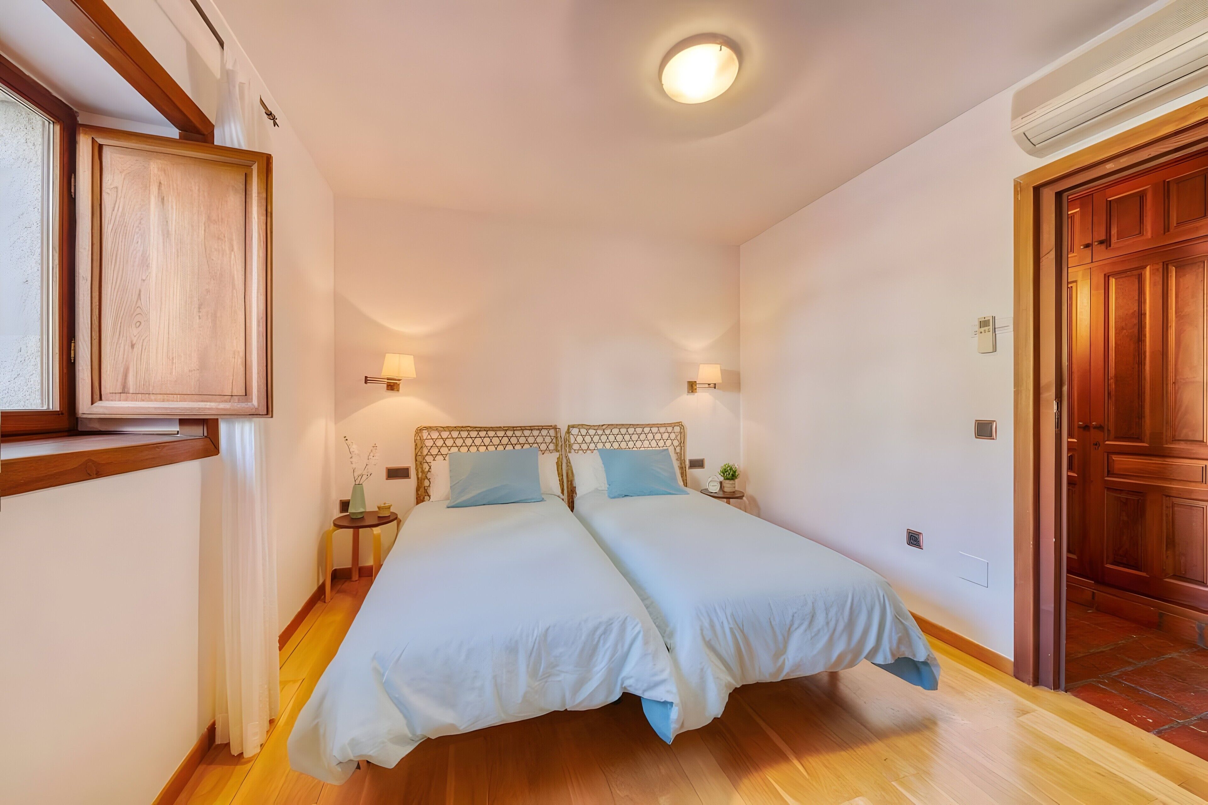 5 chambres, fer et planche à repasser, Wi-Fi gratuit, draps fournis