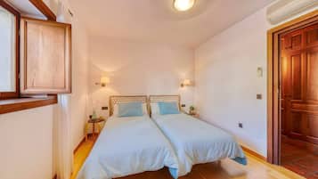 5 chambres, fer et planche à repasser, Wi-Fi gratuit, draps fournis