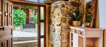 Country House 'Cuesta Del Reloj' with Mountain View, Wi-Fi and Air Conditioning