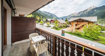 Studio Apartment 'Le Garolou - 4 Pers' with Mountain View, Balcony and Wi-Fi