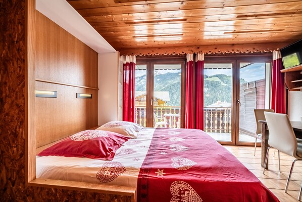 1 bedroom, free WiFi, bed sheets