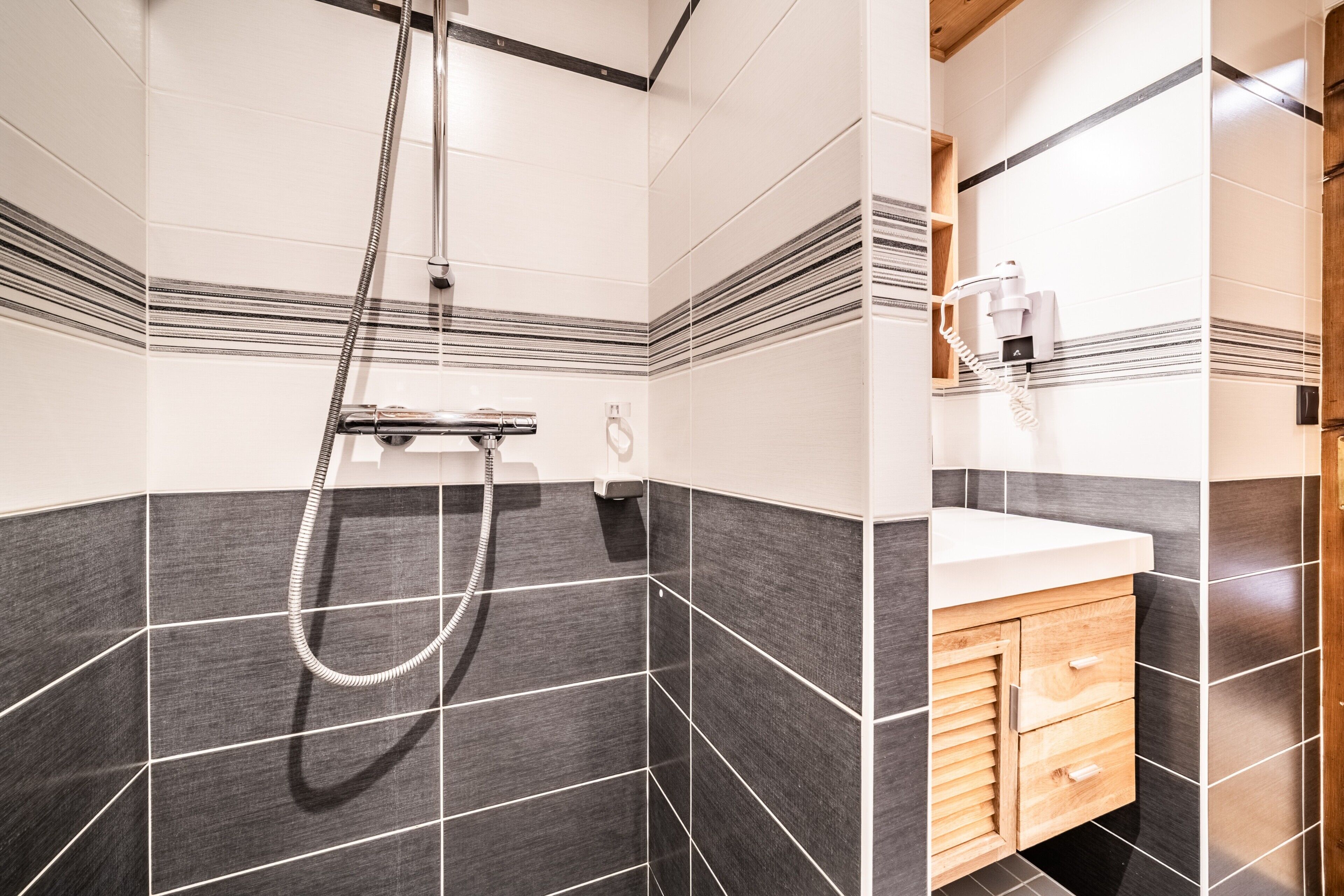 Douche, serviettes fournies