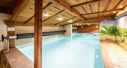 Studio Apartment 'Le Flocon - 4 Pers' with Mountain View, Balcony and Wi-Fi