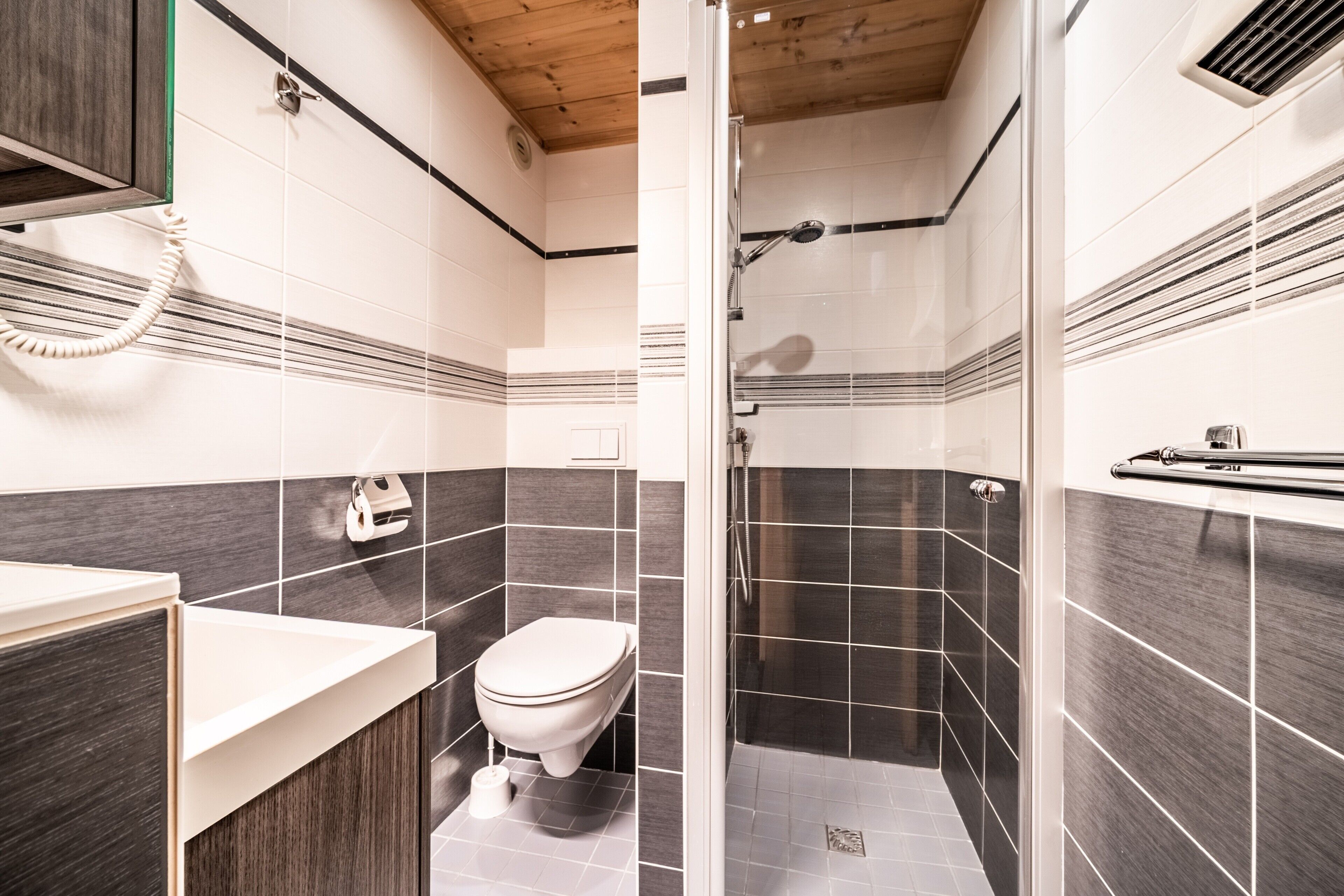 Een douche, handdoeken