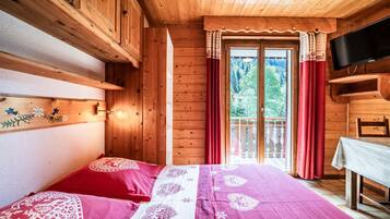 1 bedroom, free WiFi, bed sheets