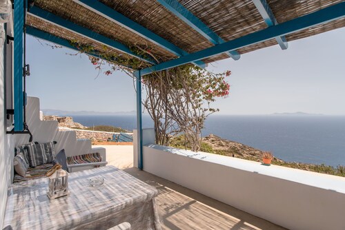 Holiday Home 'Mesaria' with Sea View, Wi-Fi and Air Conditioning