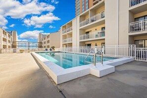 A heated pool - Affordable Two-Story Condo Sugar Beach (Orange Beach)