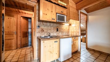 Køleskab, mikrobølgeovn, ovn, kogeplade