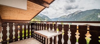 Apartment 'Le Chamois D'Argent - 6-7 People' with Mountain View, Balcony and Wi-Fi