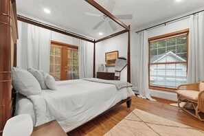 3 Schlafzimmer, Schreibtisch, Bügeleisen/Bügelbrett, Reisekinderbett