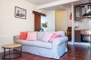 Televisión y chimenea 