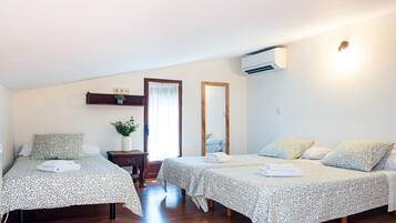 3 bedrooms, iron/ironing board, free WiFi, bed sheets