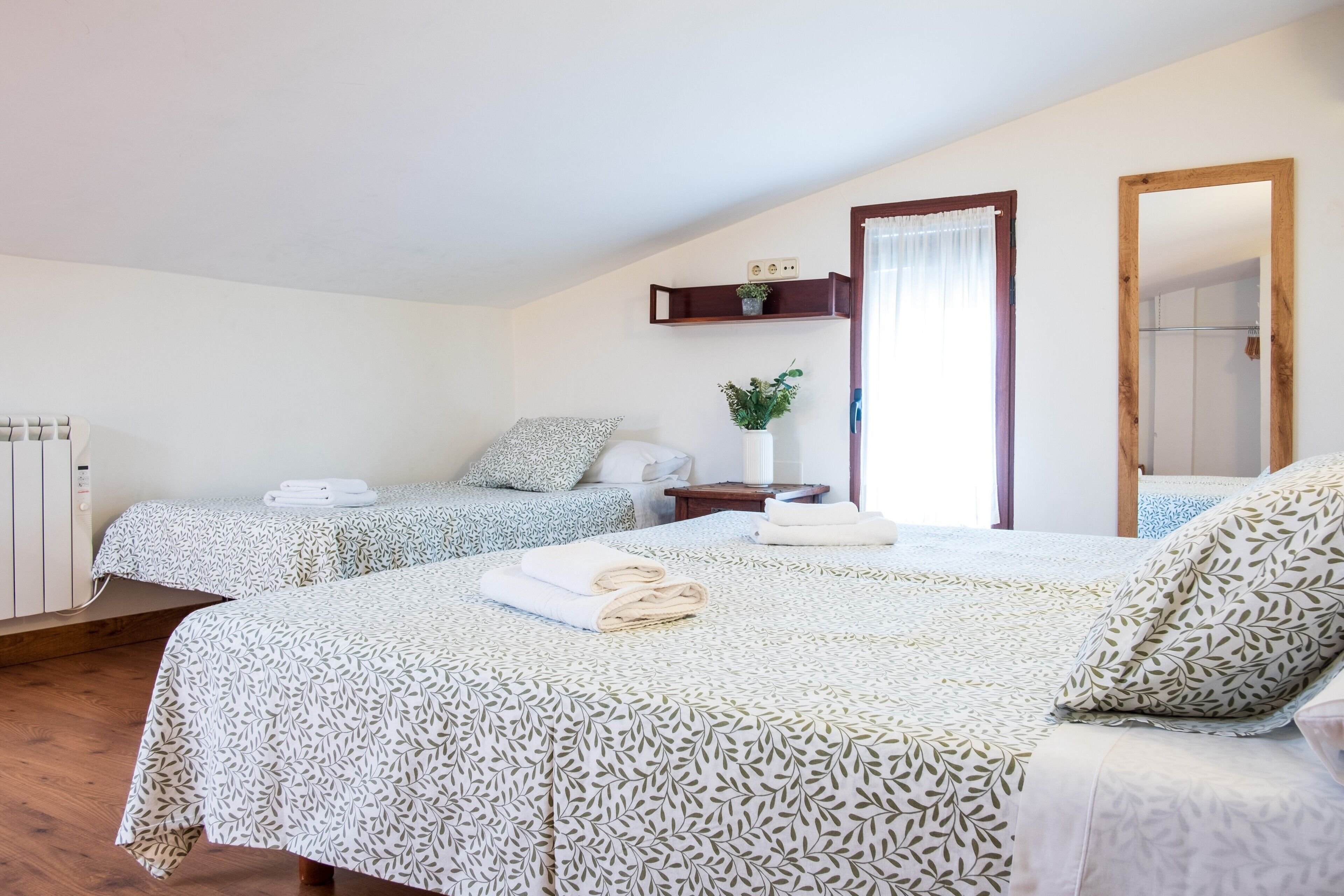 3 habitaciones, tabla de planchar con plancha y wifi gratis 