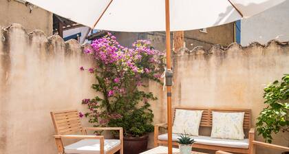 Holiday Home 'El Cabildo' with Private Patio and Wi-Fi