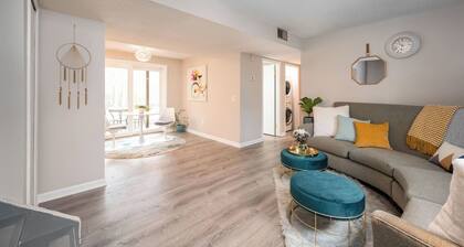 Pets~Trails~Beaches~10mins to TC~2 Person Suite