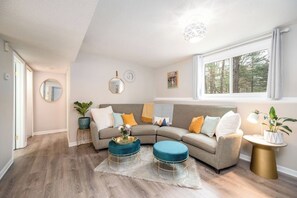 Smart TV - Pets~Trails~Beaches~10mins to TC~2 Person Suite (Williamsburg)