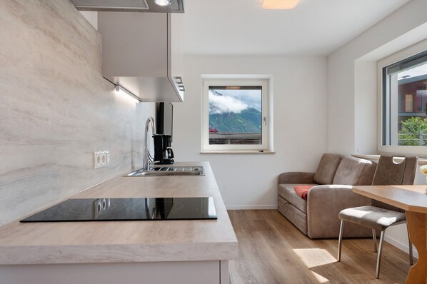 Kühlschrank, Herdplatte, Geschirrspüler