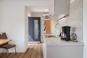 Kühlschrank, Herdplatte, Geschirrspüler