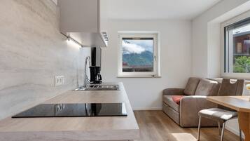 Réfrigérateur, plaque de cuisson, lave-vaisselle, cafetiÚre/bouilloire