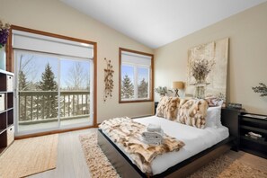 5 bedrooms, iron/ironing board, travel cot, free WiFi - Spacious 3-Story Golfside Townhouse with Pool Access – Aiglon 1614 (Mont-Tremblant)